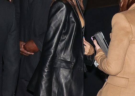 There’s no denying the wow factor of off-duty supermodel outfits. Tap to see how you can get the look too.