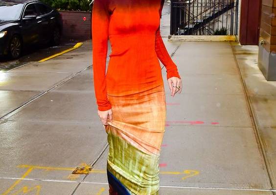 There’s no denying the wow factor of off-duty supermodel outfits. Tap to see how you can get the look too.