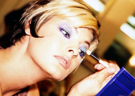 Here’s how to achieve the most memorable supermodel makeup looks in 2023. Tap to see more.