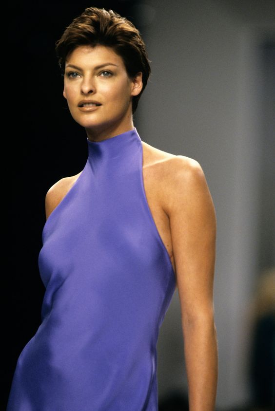 From Naomi Campebell’s glossy lengths to Linda Evangelista’s scarlet crop, the supers have inspired their fair share of hair trends over the years. Tap to see more.