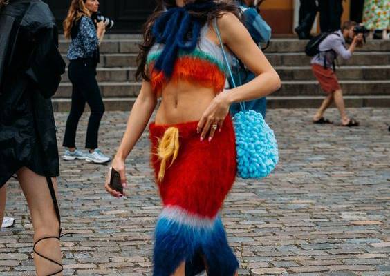 Tap to see more late-summer outfits.