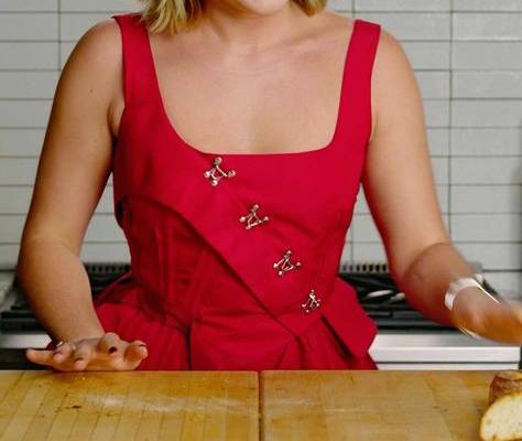 In this episode of Vogue’s Now Serving, Florence Pugh shows us how to make her signature drink—a martini with a twist. Tap to watch the full episode.