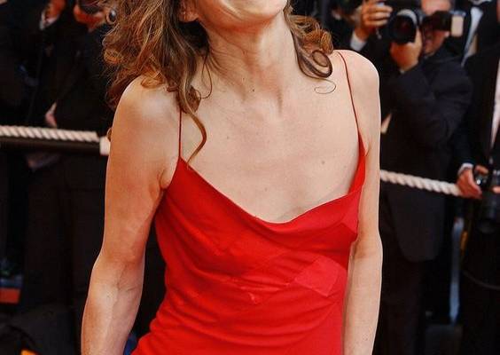 A look back at Jane Birkin’s most iconic beauty moments. Tap to see more.