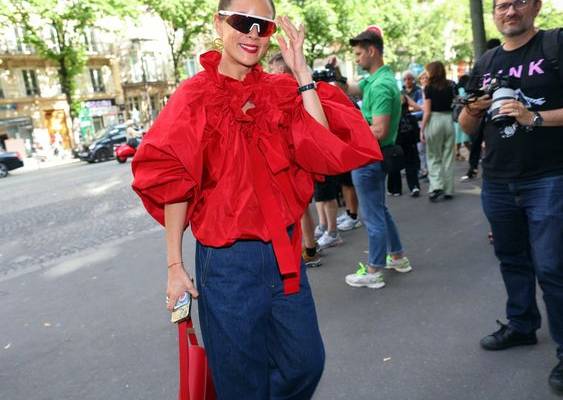 Phil Oh is on the ground in Paris, capturing the best street style from the fall 2023 couture shows. Tap to see more.