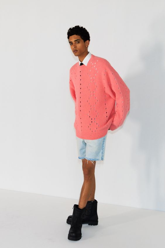 Acielle Tanbetova’s backstage photos give a first glimpse of the coolest accessories, beauty moments, and of course, clothes from the spring 2024 menswear shows in Paris. Tap to see more.