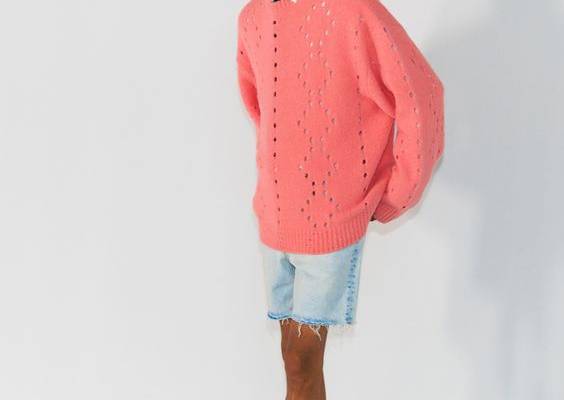 Acielle Tanbetova’s backstage photos give a first glimpse of the coolest accessories, beauty moments, and of course, clothes from the spring 2024 menswear shows in Paris. Tap to see more.