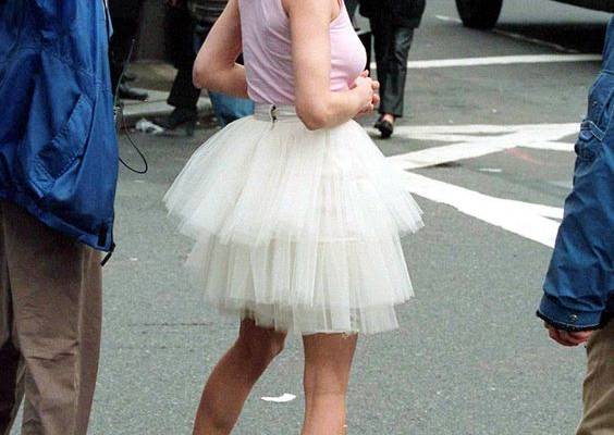 Discover the best Carrie Bradshaw outfits and fashion investments from Sex and the City. Tap to see more.