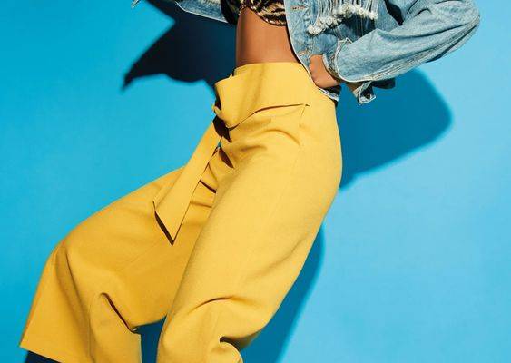 Hay un par de zapatillas de tendencia perfecto para cada look (y sabemos cuáles son)