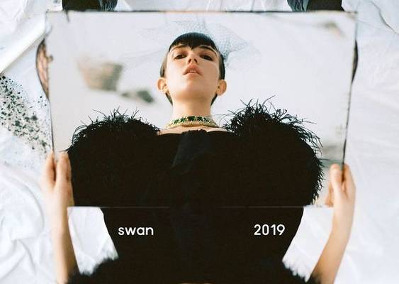 Dan Beleiu Captures Grace Hartzel In Dance Mode For 'The Right One' In Vogue Czech April 2019 — Anne of Carversville