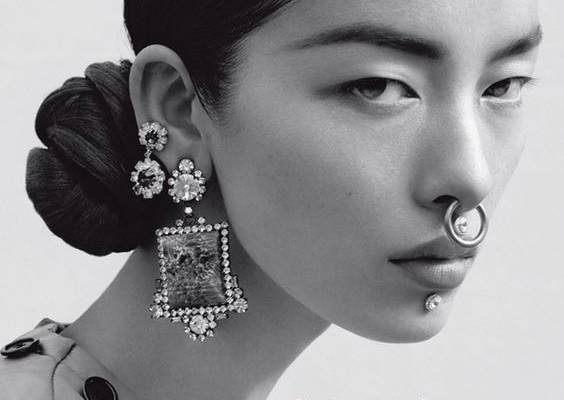 For their cover story of Vogue Italia‘s latest issue fashion photographers Mert