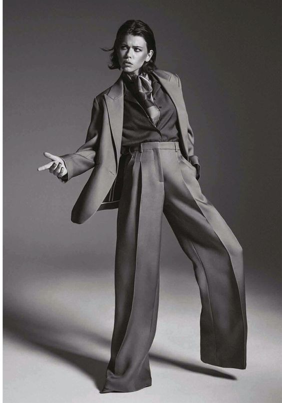 Georgia Fowler Harper’s Bazaar Turkey 2020 Cover Fashion Editorial | Page 2