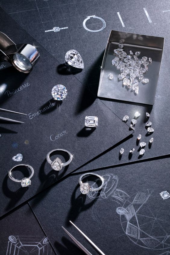 Quels sont les 5 bijoux à avoir selon Valérie Messika, la créatrice qui a réinventé les diamants ?