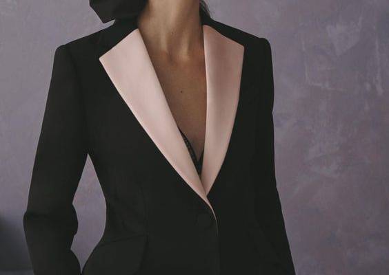 Carolina Herrera New York presenta su colección Resort 2020, inspirada en unas alegres vacaciones