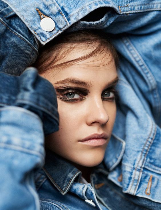 Top model Barbara Palvin makes another appearance in Vogue Taiwan’s November 2018 issue. Melina Chen chooses crisp whites and blue denim for beauty shots ‘Eyes Wide Open’, lensed by Zoltan Tombor./ Makeup by Steven Canavan; hair by Roberto Di Cuia  https://www.anneofcarversville.com/style-photos/2018/10/10/barbara-palvin-has-her-eyes-wide-open-in-zoltan-tombor-images-for-vogue-taiwan-november-2018