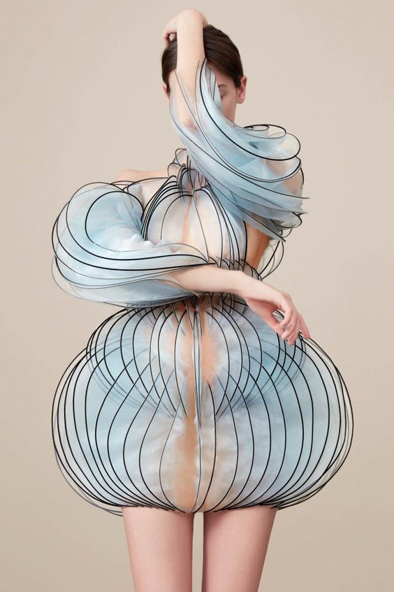 Editorial | Hypnosis | Collections | Iris van Herpen