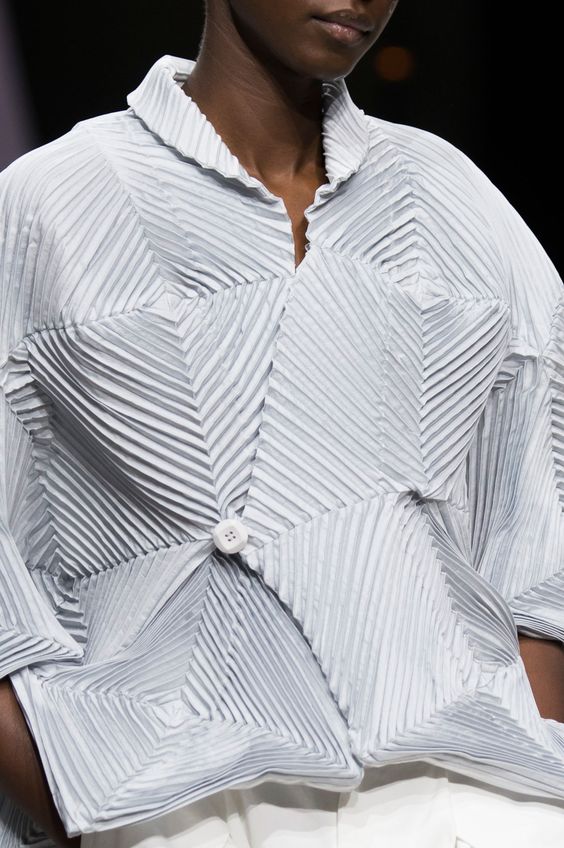Issey Miyake | Spring 2017 Details – The Impression