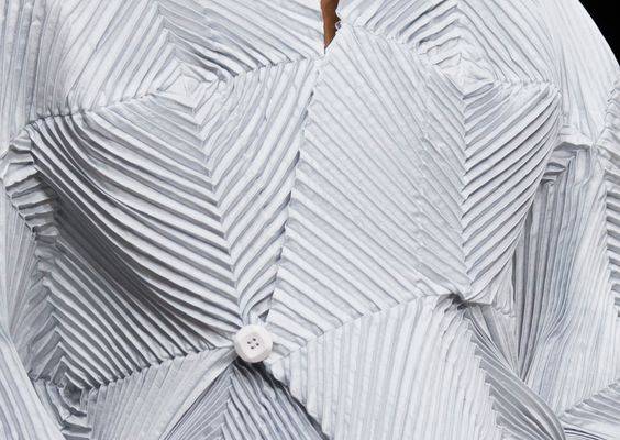 Issey Miyake | Spring 2017 Details – The Impression