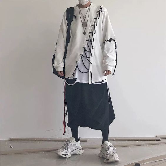 ■ Detail
 A long T with a unique design that looks like each piece of cloth is sewn together.
 The oversize makes it easy to create a mature look, and you can enjoy coordinating it with as many places as you can tie it.
 I want to further strengthen the coordination that is different from others with damaged items.
 ■ Color
 white / black 

 ■ Fabric
 polyester (65%) / cotton (25%)


 ■ Size 


 Size (cm)
 chest circumference Length
 shoulder width
 Sleeve Length


 M.
 57
 70
 55
 61


 L.
 59