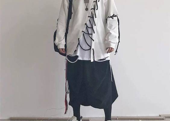 ■ Detail
A long T with a unique design that looks like each piece of cloth is sewn together.
The oversize makes it easy to create a mature look, and you can enjoy coordinating it with as many places as you can tie it.
I want to further strengthen the coordination that is different from others with damaged items.
■ Color
white / black 
■ Fabric
polyester (65%) / cotton (25%)
■ Size 
Size (cm)
chest circumference Length
shoulder width
Sleeve Length
M.
57
70
55
61
L.
59