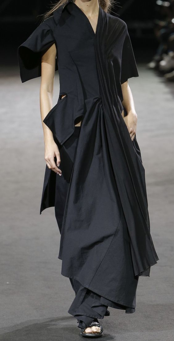 All black at Yohji Yamamoto spring 2019 fashion show, via Vogue Runway app