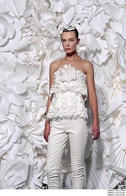 wow, paper flowers on walls