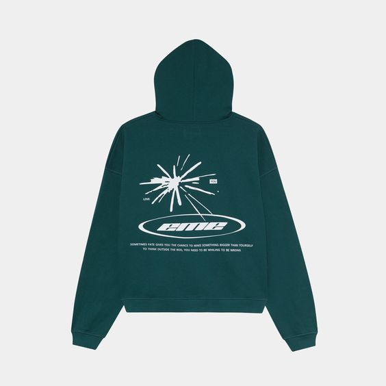 Sometimes fate gives you the chance to make something bigger than yourself. To think outside the box, you need to be while to be wrong.
Joel: 1.85m / 75kg size L
Inés: 1.62m / 40kg size S