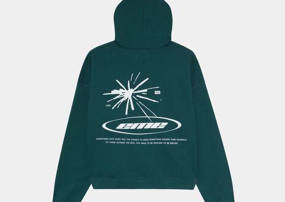 Sometimes fate gives you the chance to make something bigger than yourself. To think outside the box, you need to be while to be wrong.
Joel: 1.85m / 75kg size L
Inés: 1.62m / 40kg size S