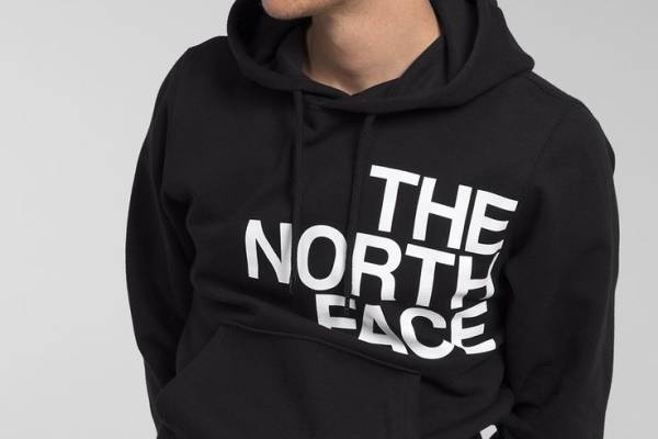 Show your love for The North Face® with the Men’s Brand Proud Hoodie. With a soft, durable construction, you’ll reach for this hoodie all year long.
