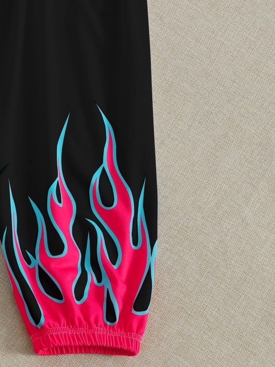 Conjunto capucha corta con estampado de fuego con pantalones deportivos | Mode de Mujer | SHEIN España