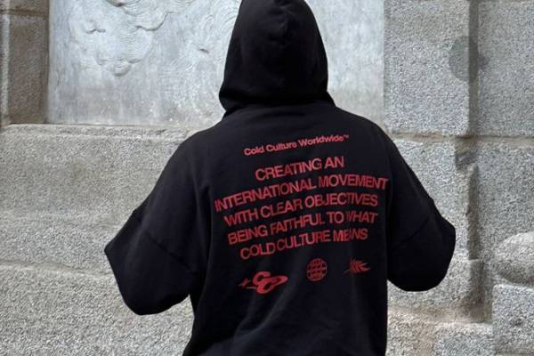 Oversize streetwear hoodie with boxy fit.
Fashion design. 
Best quality.
Limited units.
100% cotton. 400 g/m² French Terry. 
Soft, cozy and comfortable to wear. 
Unisex. 
FREE shipping with minimum order, we ship WORLDWIDE
Black hoodie Outfit