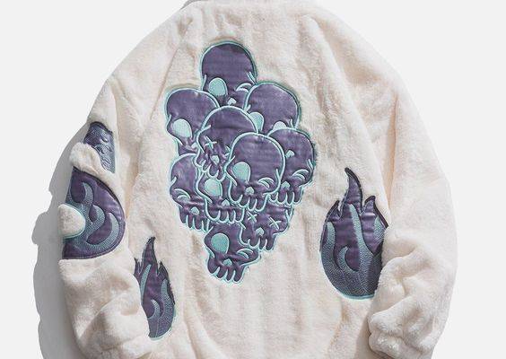 It's time to update your inventory with our selection of coats. This Skull Embroidery Sherpa Winter Coat brings you strong fashion trends, it features the skull pattern to decorate. The combination of comfort and chic, you definitely cannot miss. Product specifications: Produced by top brand partner suppliers. Three screening and review processes to ensure product quality. High-quality fabric: Polyester(100%). Clothing details: Skull Embroidery. MODEL INFOFemale 5'4 (162cm) 110 lbs (50kg) Si