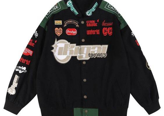 The Supermade medallion embroidered jacket goes well with casual pants and jeans, with motorcycle-inspired aesthetics and is heavily patched. Wearing this jacket you can be the biker of your dream. See how our Instagram influencer style the jacket here!-Product No.: SP2203010RB9-High-quality fabric: cotton polyester-Baseball collar, medallion embroidered-Relaxed loose fit, unisex