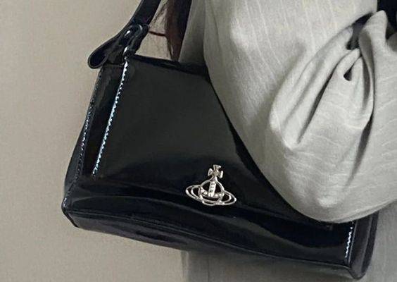 @parisisarobot ✧˖*°࿐