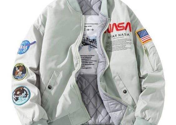 Features: Waterproof canvas with high quality thick cotton padding Baseball collar Zip closure Functional pockets Ribbed hem and cuffs Dry Clean