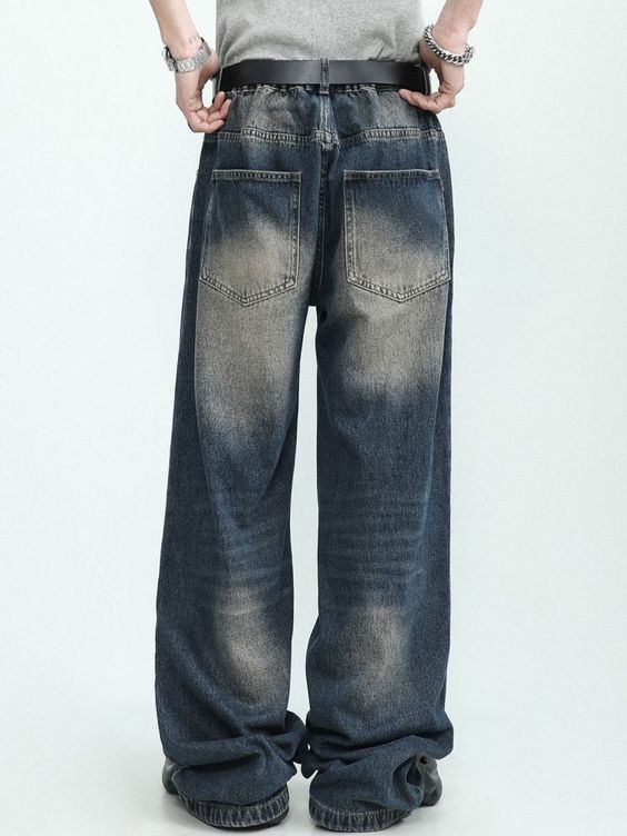 ■ Detail

 Simple denim pants with middle damage below the knee.
 The easy-to-handle color and silhouette make it easy to use, and the wash process gives it a stylish look.
 Recommended for those who want easy-to-use denim just by changing tops.

 ■ Color


 blue

 ■ Fabric

 cotton(86%) / polyester(14%)

 ■ Model Size

 L/173cm/55kg

 * There are individual differences depending on preferences and body type.

 ■ Size 










 Size (cm) 






 Length 






 waist 






 hip 






 leg op