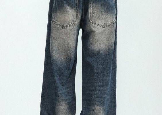 ■ Detail
Simple denim pants with middle damage below the knee.
The easy-to-handle color and silhouette make it easy to use, and the wash process gives it a stylish look.
Recommended for those who want easy-to-use denim just by changing tops.
■ Color
blue
■ Fabric
cotton(86%) / polyester(14%)
■ Model Size
L/173cm/55kg
* There are individual differences depending on preferences and body type.
■ Size 
Size (cm) 
Length 
waist 
hip 
leg op