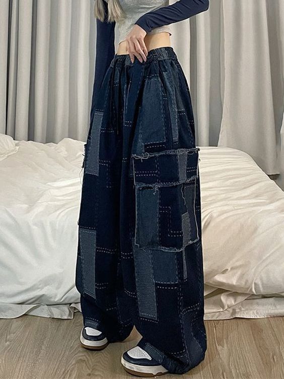 Style: Casual/Street/Hip Pop/Vintage/Y2K/PunkFabric Content: Cotton BlendFit Type: Loose fit·Comfortable Fit: The loose fit of these cargo jeans is perfect for those who prioritize comfort in their fashion choices. It allows for plenty of movement and breathability. making it ideal for all-day wear.·Trendy Style: The cargo style of these jeans is a popular trend that has been seen on fashion runways and streetwear fashion. The checkered patch pattern adds a chic and retro look. perfect for those