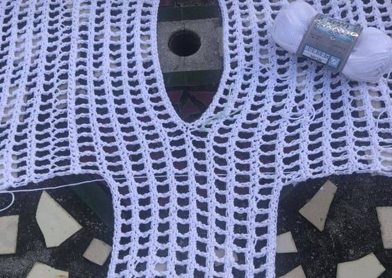 Pin de Gaby em tejidos em 2022 | Modelos de blusas em crochê, Tutorial de crochê, Blusas de crochê