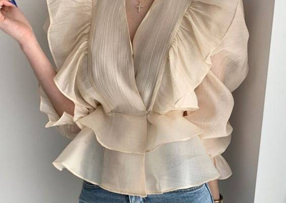 SPECIFICATIONSYear Season: 2020 AutumnStyle: Office LadySleeve Style: Puff SleeveSleeve Length(cm): halfSize: One SizePattern Type: SolidMaterial: PolyesterMaterial: AcetateMaterial: SpandexFabric Type: ChiffonDecoration: RUFFLESColor Classification: ApricotCollar: V-NeckClothing Length: ShortBrand Name: MagesuekAge: Ages 18-35 Years Old