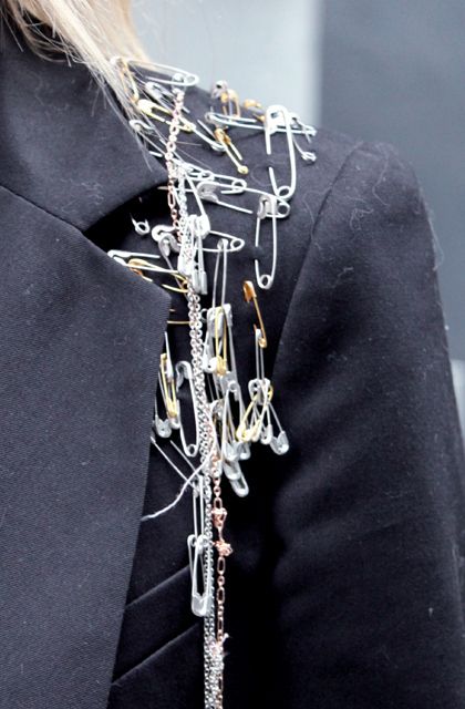 24 Safety Pin Fashion DIYs That Rock