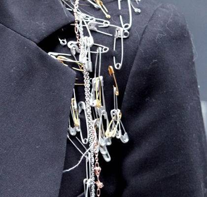 24 Safety Pin Fashion DIYs That Rock