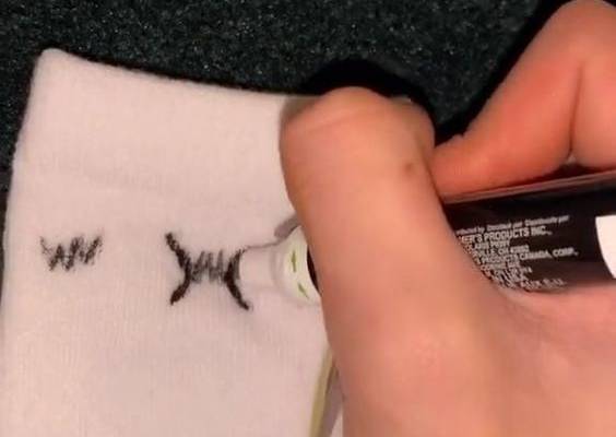 Pin by Gabi on Arte pop [Video] | Painted clothes diy, Diy clothes, Diy clothes design