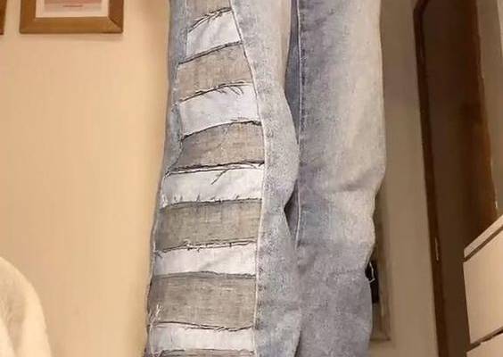 Transform skinny jeans in wide leg jeans