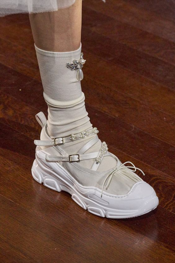 Simone Rocha Fall 2022 Ready-to-Wear Collection