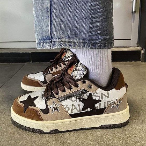 Star Sneakers – Kimi MK18729 Size for foot length： US 5.5/UK 2.5/EU 35 225mm US 6/UK 3.5/EU 36 230mm US 6.5/UK 4/EU 37 235mm US 7/UK 5/EU 38 240mm US 7.5/UK 6/EU 39 245mm US 8/UK 6.5/EU 40 250mm US 9.5/UK 7/EU 41 260mm US 10/UK 7.5/EU 42 265mm US 10.5/UK 8/EU 43 275mm US 12/UK 9.5/EU 44 280mm US 13/UK 10.5/EU 45 290mm US 13.5/UK 11/EU 46 300mm