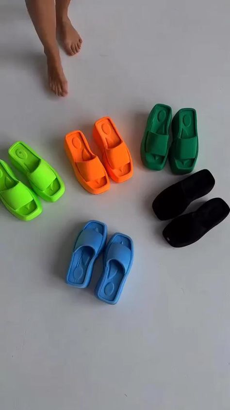 OMG 😍 Holiday specials! 🌿 Sandal Season! ☀️ It’s finally here! Take off your shoes, put on your sandals and get out in the sun!😎👇