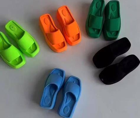 OMG 😍 Holiday specials! 🌿 Sandal Season! ☀️ It's finally here! Take off your shoes, put on your sandals and get out in the sun!😎👇