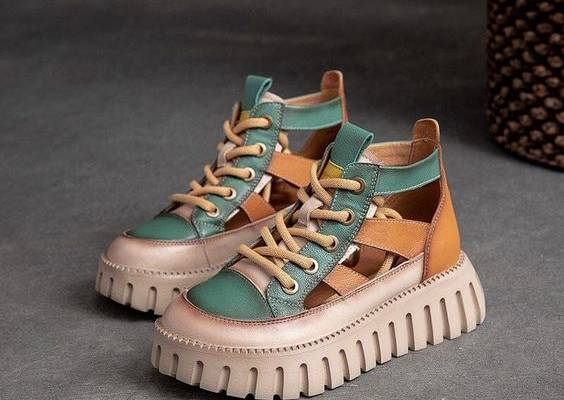 Gender: Women Item Type: Sandals Main Material: Cow Leather Style: Casual, Classic, Retro Season: Summer Heel Type: Platform Outsole Material: Rubber Heel Height: Mid-Heel (3-5 cm) Size Length cm inch 35 22.5 8.86 36 23 9.06 37 23.5 9.25 38 24 9.45 39 24.5 9.65 40 25 9.84