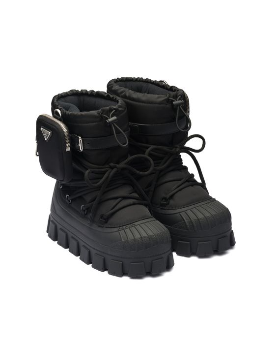 Upper with removable nylon fabric pouch Enameled metal triangle logo Removable padded pile lining Tubular lacing closure 20 cm boot leg Expanded rubber sole with 40 mm shell construction that covers the bottom portion of the upper Lug sole