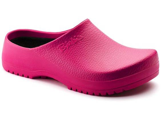 The wide array of colors that the Super Birki is available in makes it highly versatile for use in all sorts of occupational and private settings. This compact shoe made from water-resistant and dirt-repellent polyurethane is also oil- and grease-resistant. This extremely resilient material is washable at up to 60° Celsius and can be efficiently disinfected. Its resilience and its hygiene properties make it ideal for kitchens medical environments and the food industry – while it can equally serv